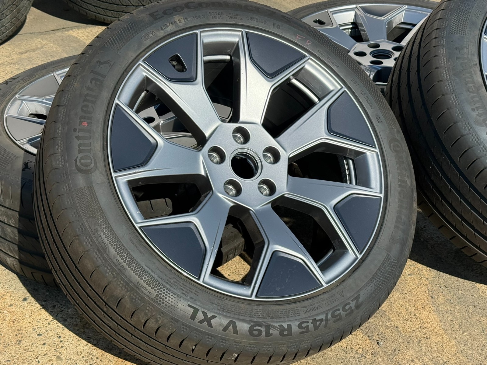 4x OEM 2027 Tesla Model Y L YL Wheels 19