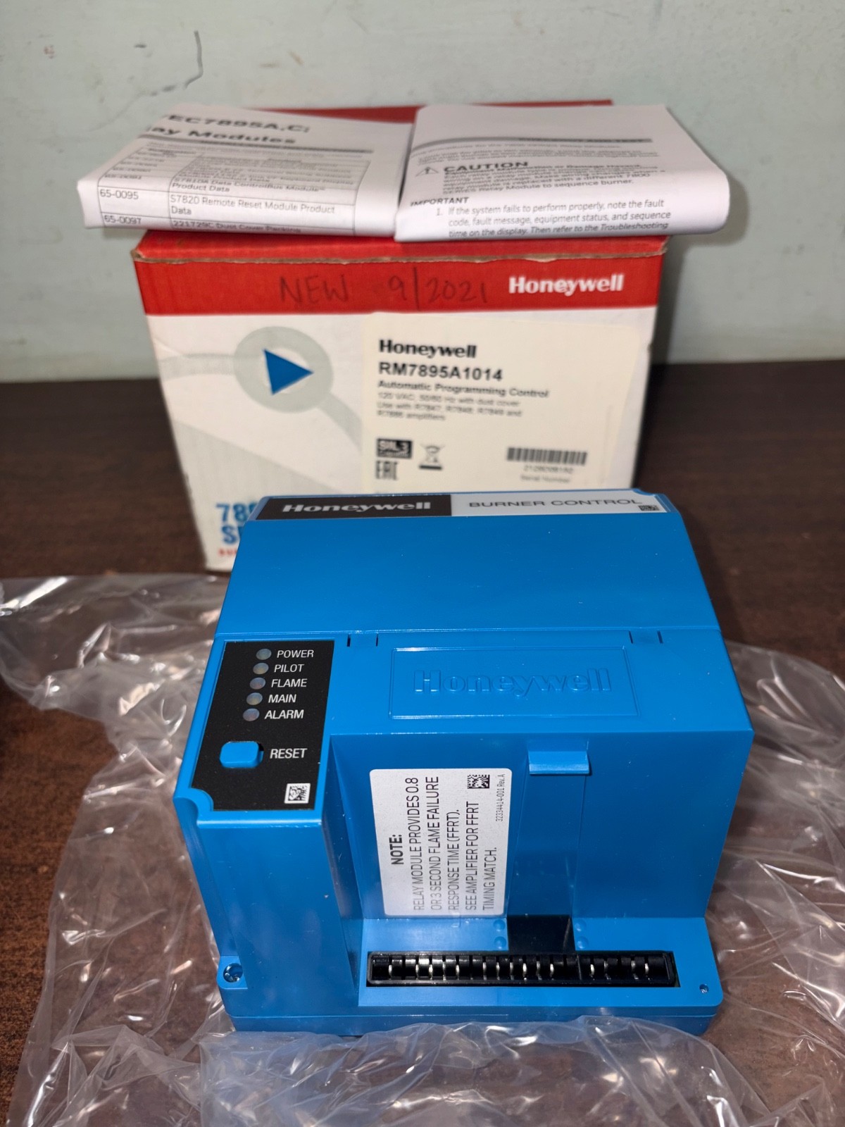 NOS HONEYWELL RM7895A1014 AUTOMATIC PROGRAMMING CONTROL B516 NOS HONEYWELL RM7895A1014 AUTOMATIC PROGRAMMING CONTROL B516