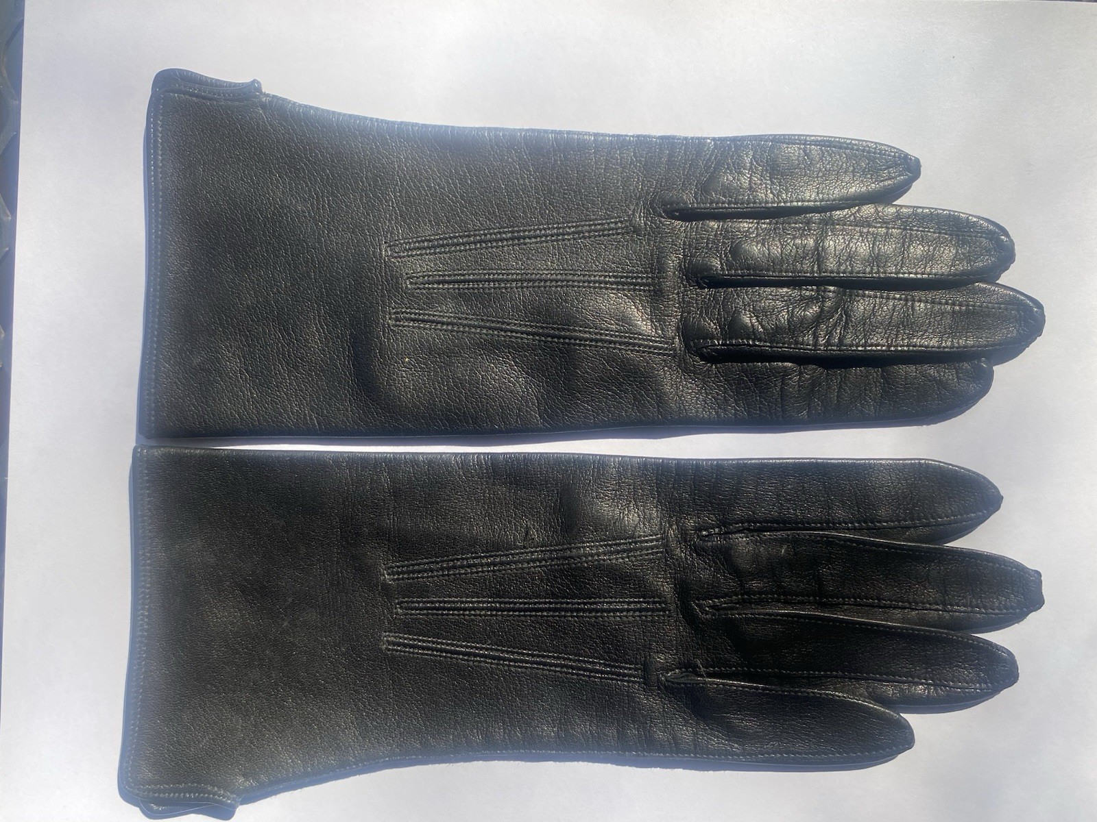 Beautiful pair of authentic vintage women\'s black leather dress gloves.