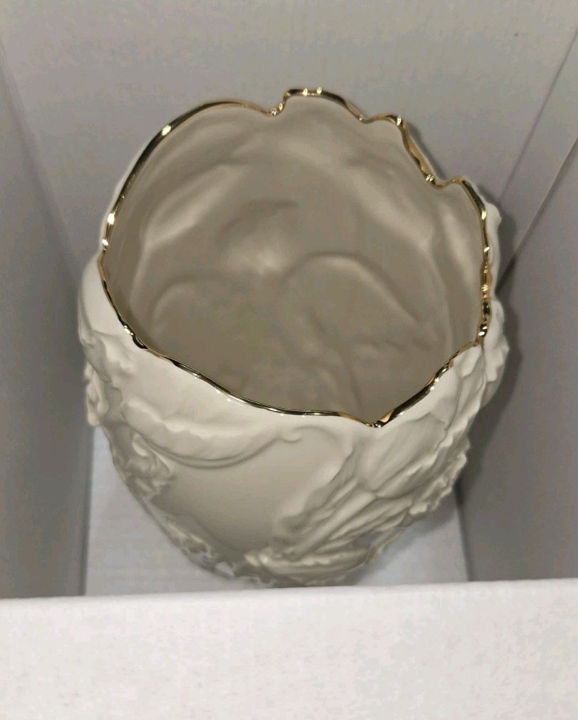 Lenox Ivory and Gold Large Tulip Vase 10\
