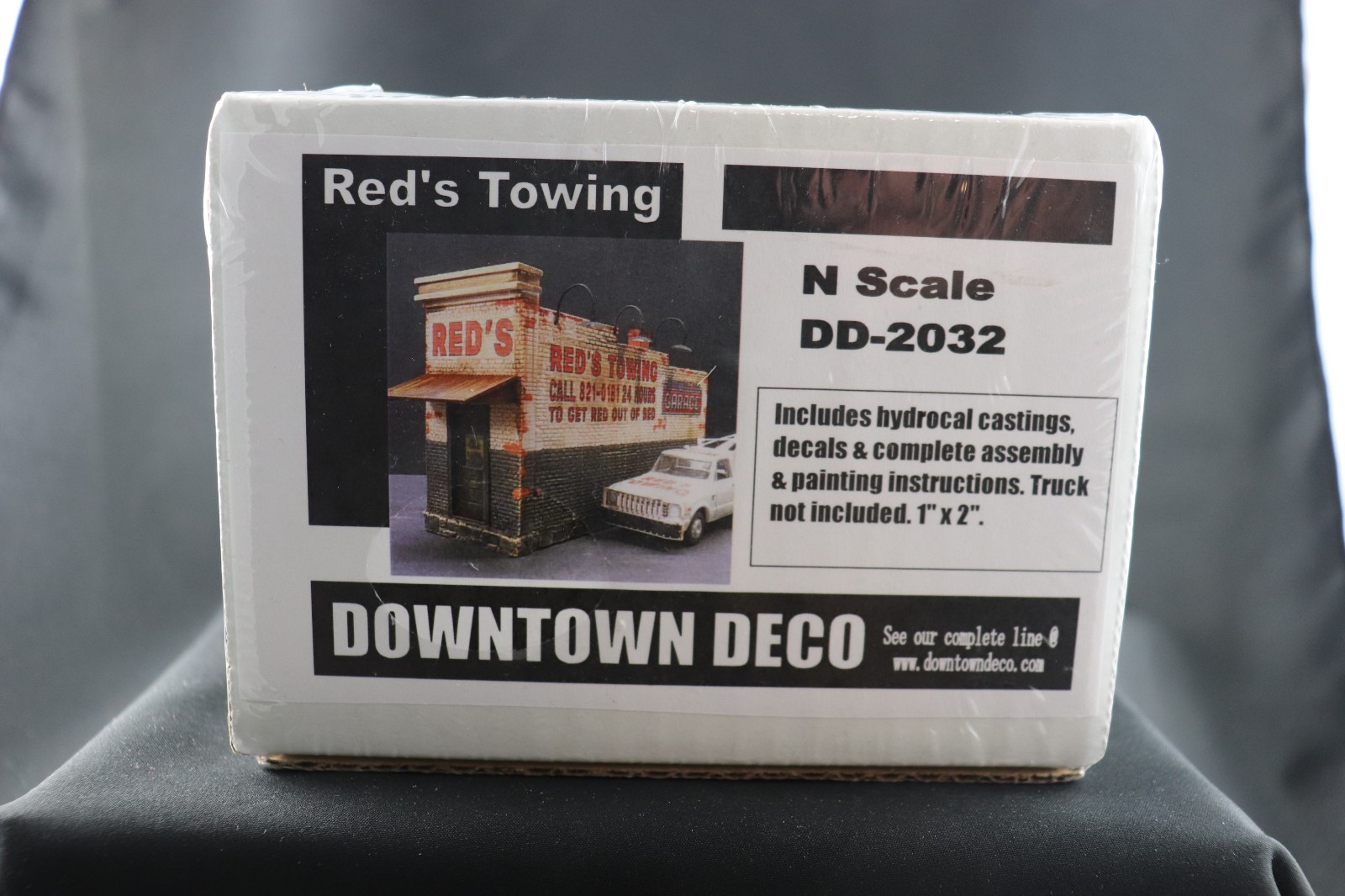 N Scale Downtown Deco Red\'s Towing Kit #DD-2032