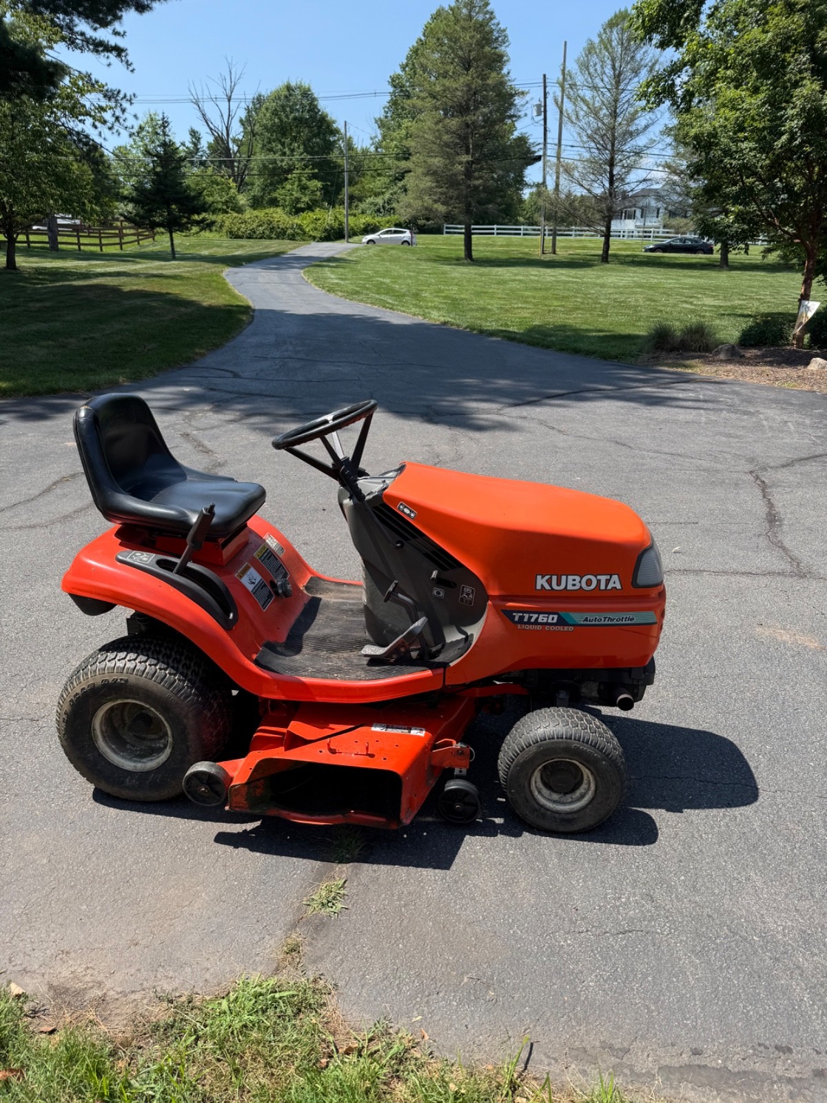 Kubota T1760 lawn tractor 17hp , 48\
