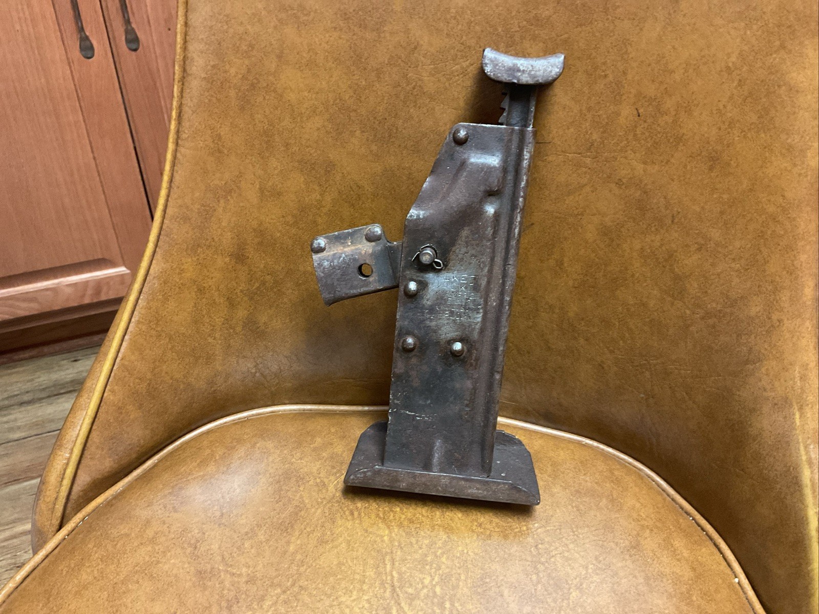 Vintage Walker Car Jack.Old , Works. Vintage Walker Car Jack.Old , Works.