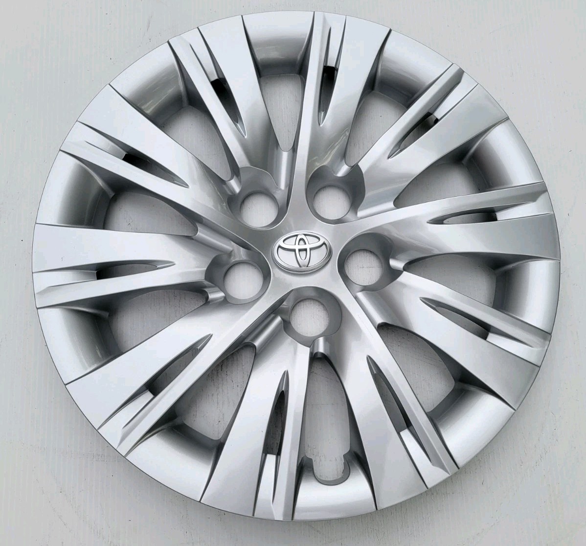 Toyota Camry Hubcap Wheel Cover 16\