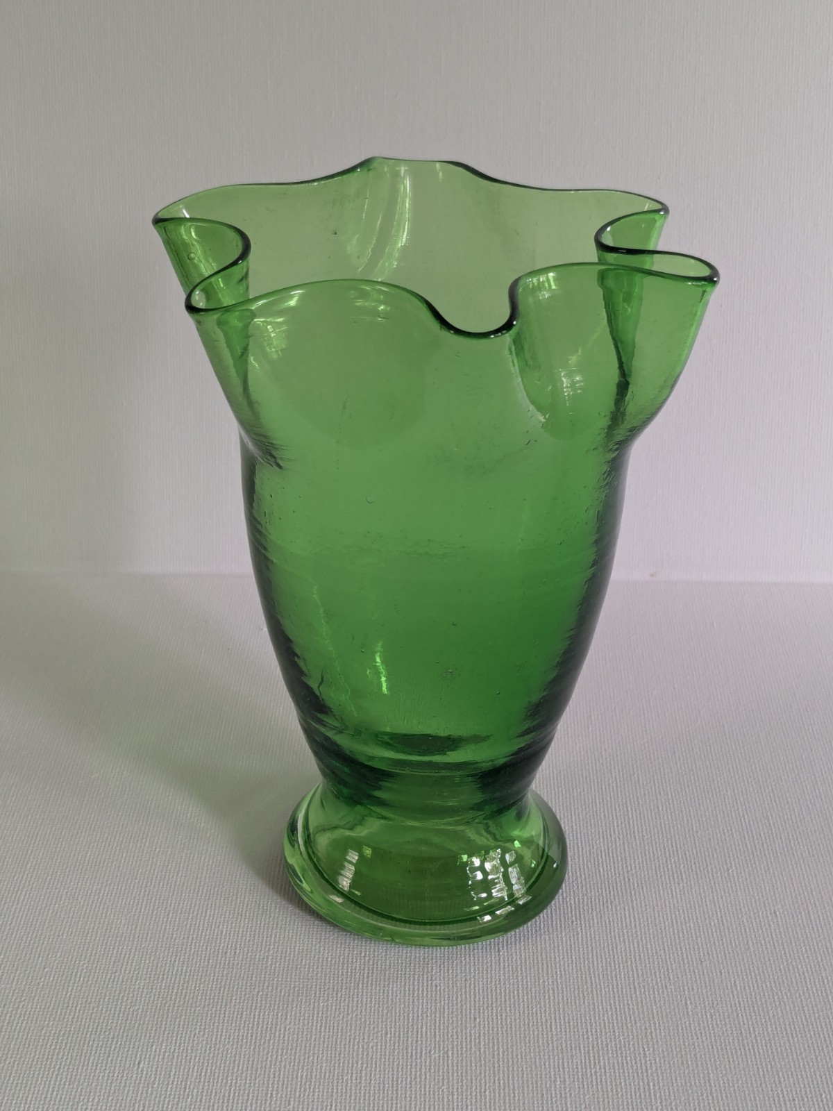 VTG Blenko Glass Green Crimped Rose Pinch Top  1950's  Art Glass Vase