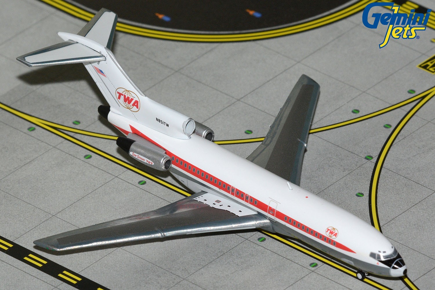 TWA Boeing 727-100 N851TW GeminiJets GJTWA2353 Scale 1:400 TWA Boeing 727-100 N851TW GeminiJets GJTWA2353 Scale 1:400