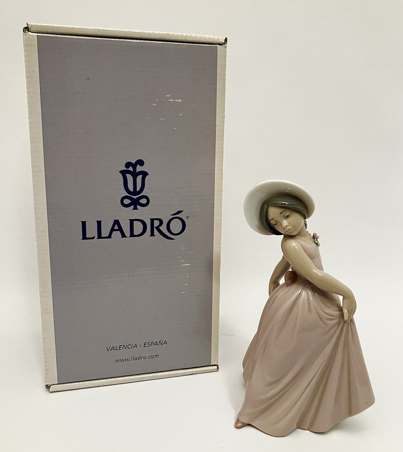 Lladro 6276 Chiquitina Pose Iris - Mint w/ Box & Factory Sealed Booklet