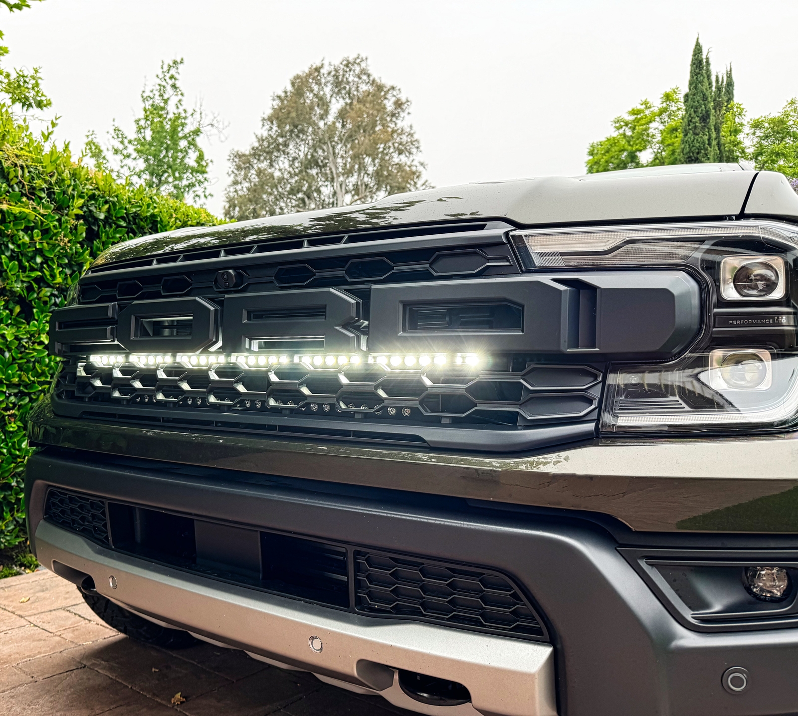 M&R kit compatible with - 2024+ Ford Ranger Raptor Single 40in Light Bar