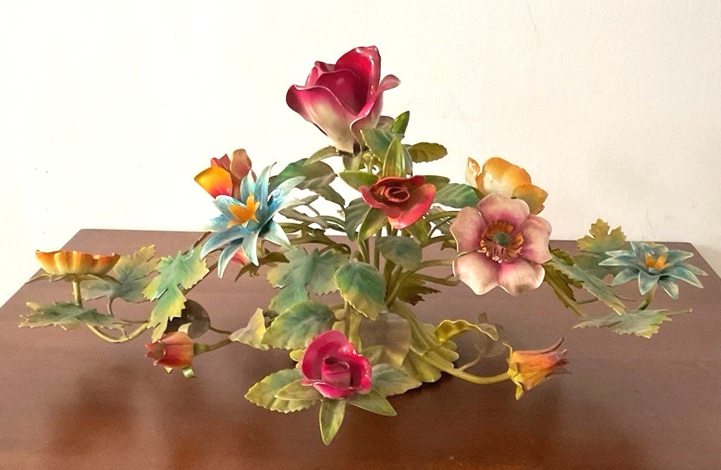 Vtg Italian Toleware Center Piece Metal Flowers 18x9 Hand Painted 50-60s-NO DUTY Vtg Italian Toleware Center Piece Metal Flowers 18x9 Hand Painted 50-60s-NO DUTY