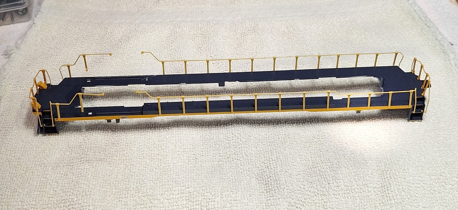 Kato SD40-2 HO Hand Rails, Snow Plow, MU Hoses & Sill Kato SD40-2 HO Hand Rails, Snow Plow, MU Hoses & Sill