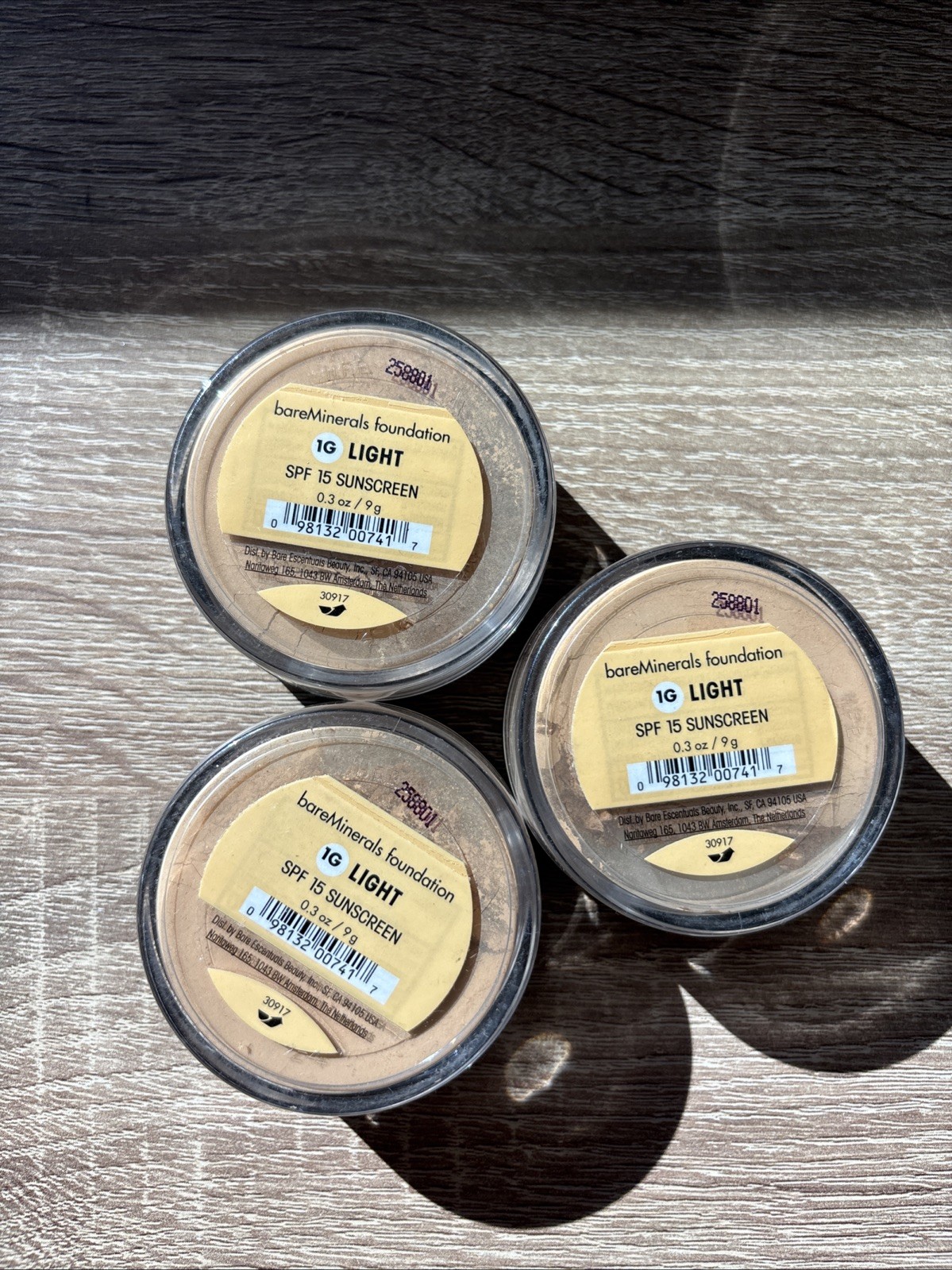 RARE LOT OF 3❗️i.d. bare Minerals Foundation 9g 0.3 Oz SPF 15 Light 1G RARE LOT OF 3❗️i.d. bare Minerals Foundation 9g 0.3 Oz SPF 15 Light 1G