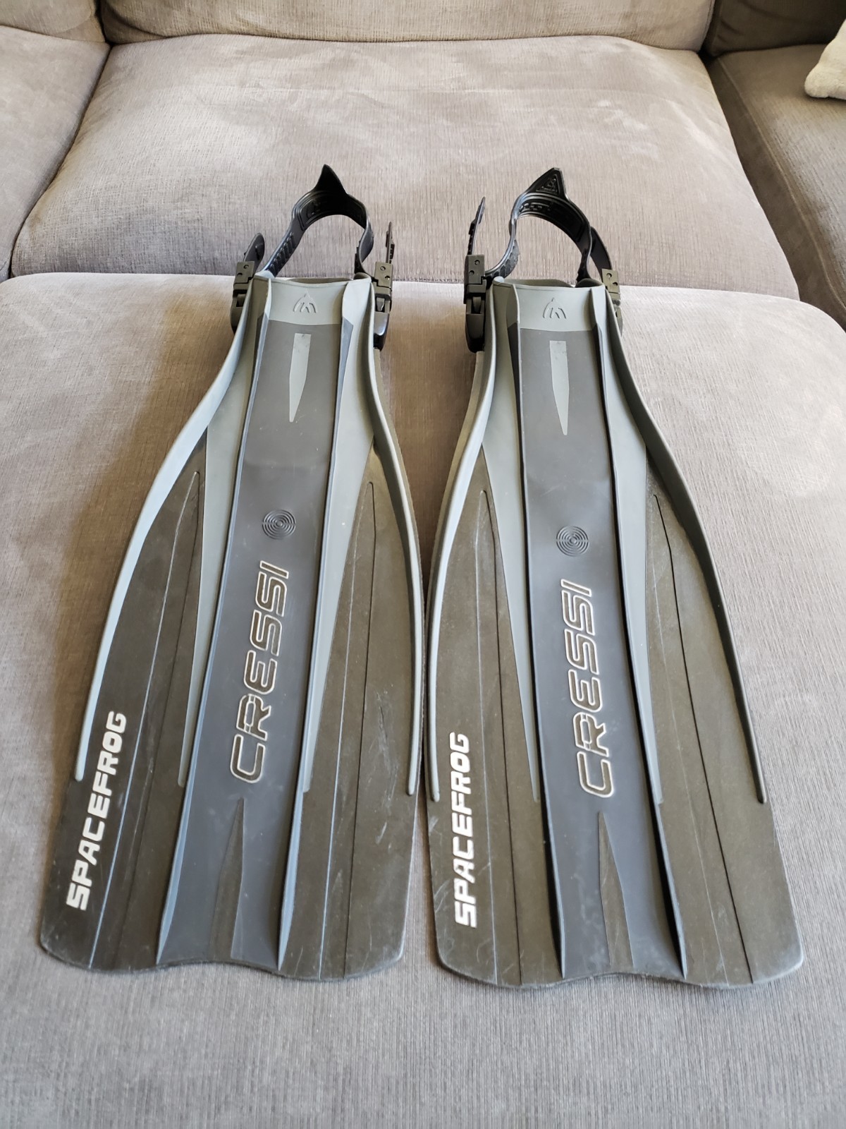 CRESSI SUB Space Frog Black Fins MENS M-L Flippers Scuba Snorkel ITALY CRESSI SUB Space Frog Black Fins MENS M-L Flippers Scuba Snorkel ITALY