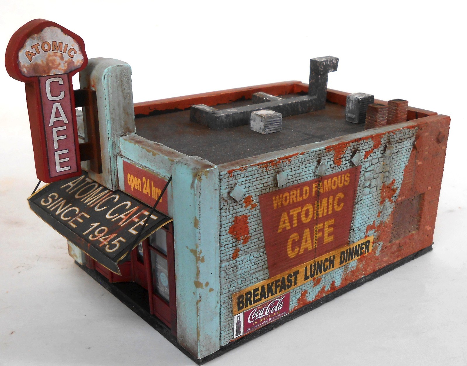 Downtown Deco HO Scale Building Kit Character Filled  1950's Atomic Cafe Kit