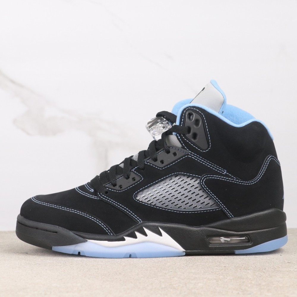 NK AJ5 Retro BLACK UNIVERSITY BLUE CAROLINA UNC 2026 DD0587-008 NEW