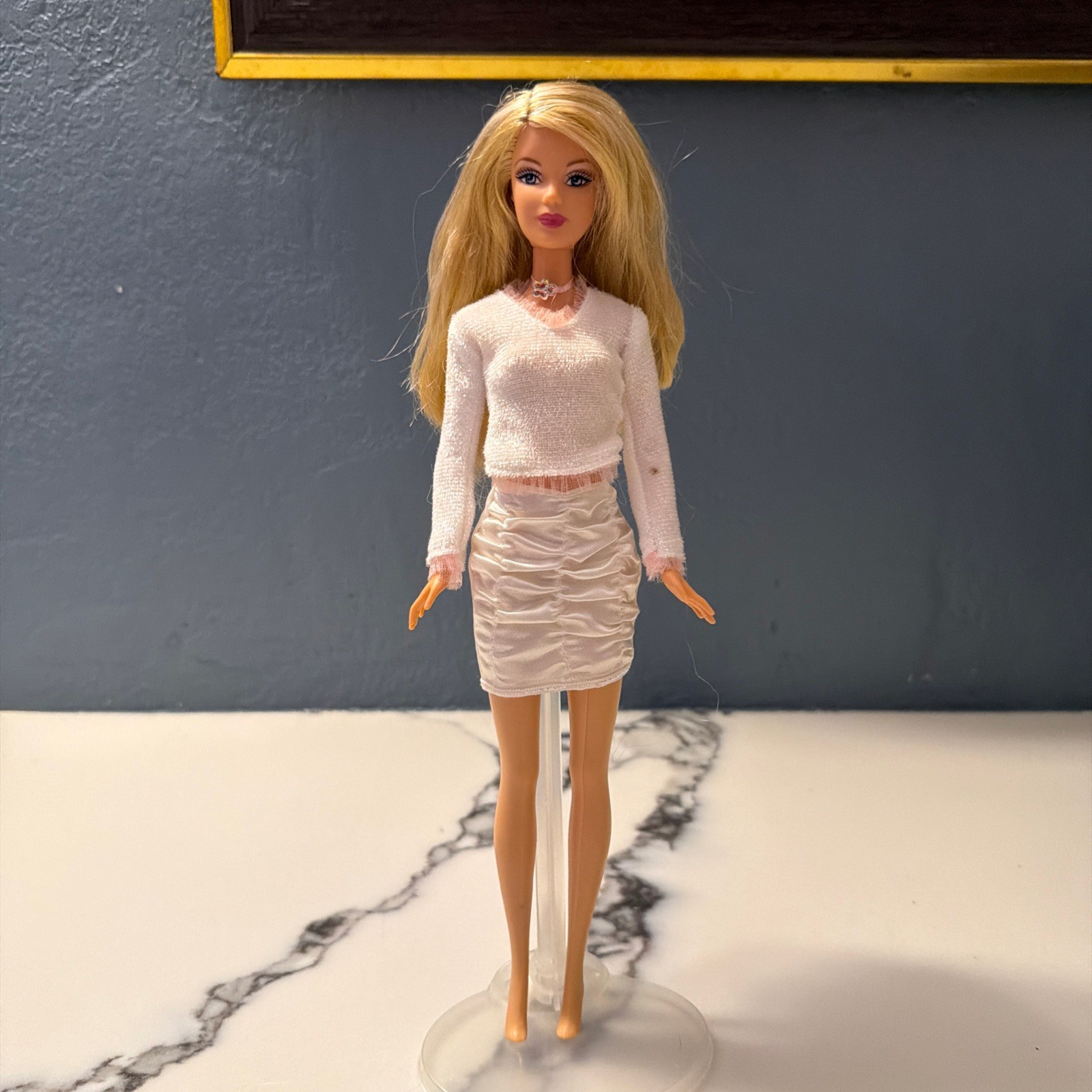 VTG 2005 Barbie Fashion Fever Doll H0916 Blonde White Ruched Skirt Fuzzy Top