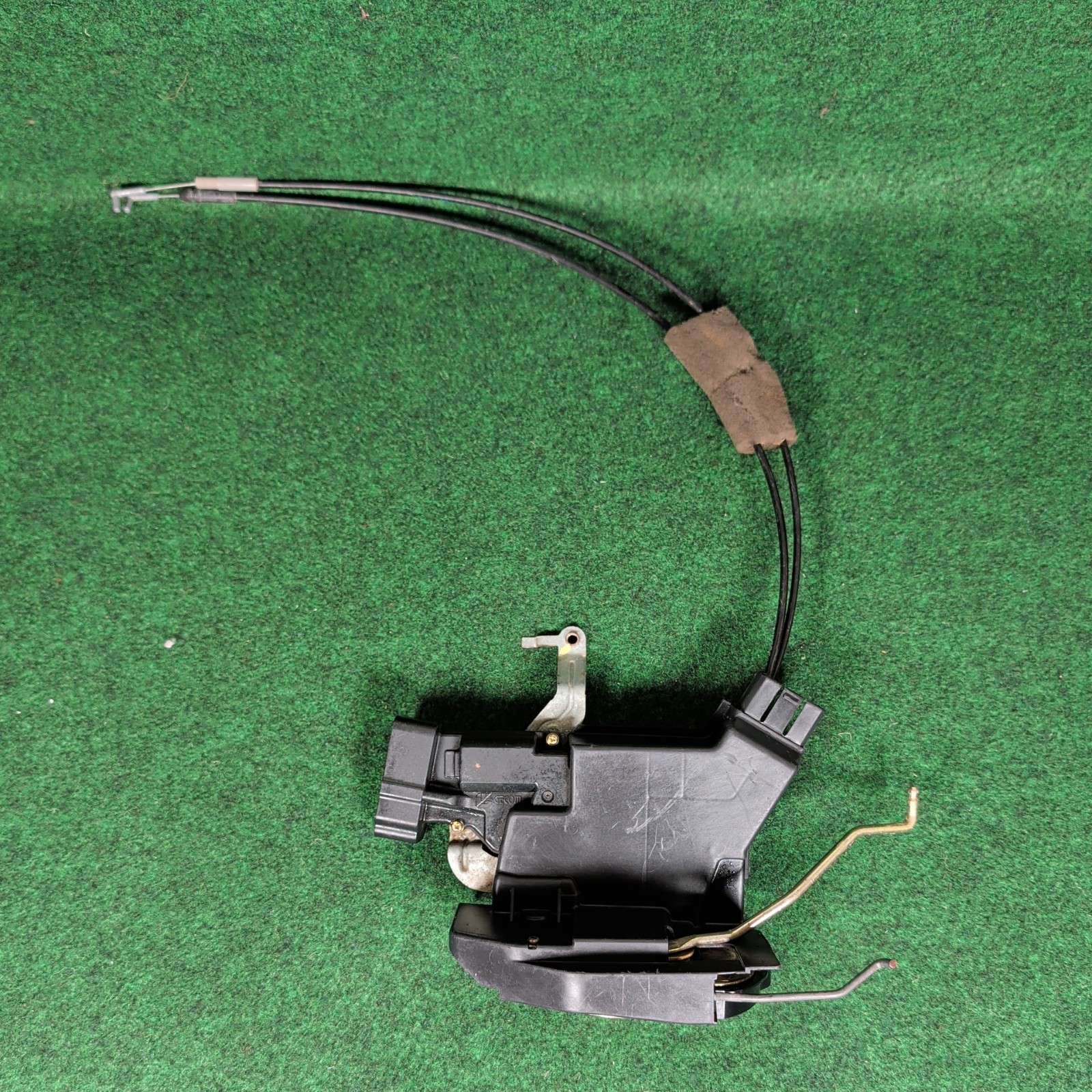 2001-2007 Toyota Sequoia Front Left Door Latch Lock Actuator OEM 69040-0C020 