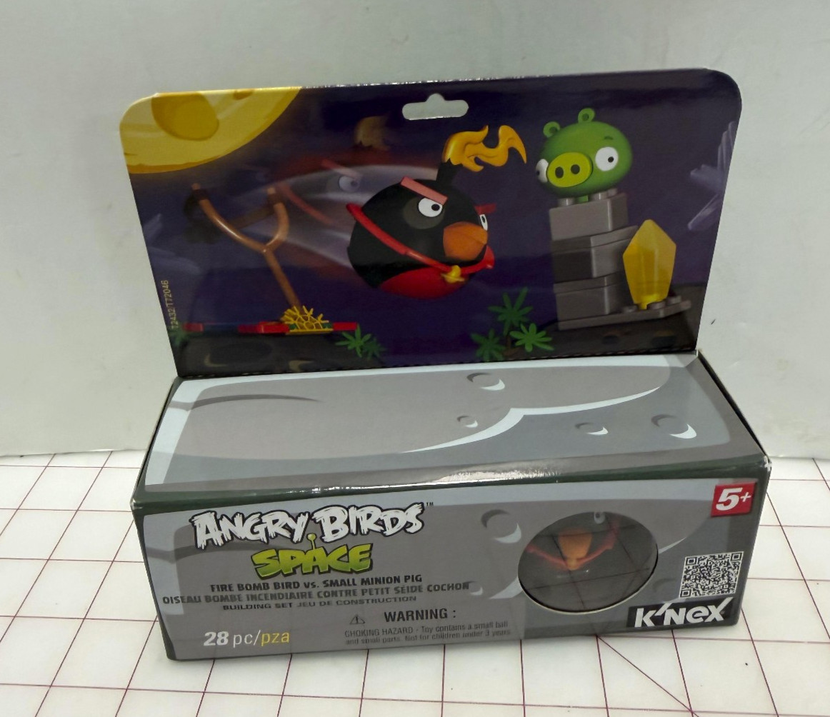 Angry Birds Space Fire Bomb Bird vs Small Minion Pig K\'Nex Brand New