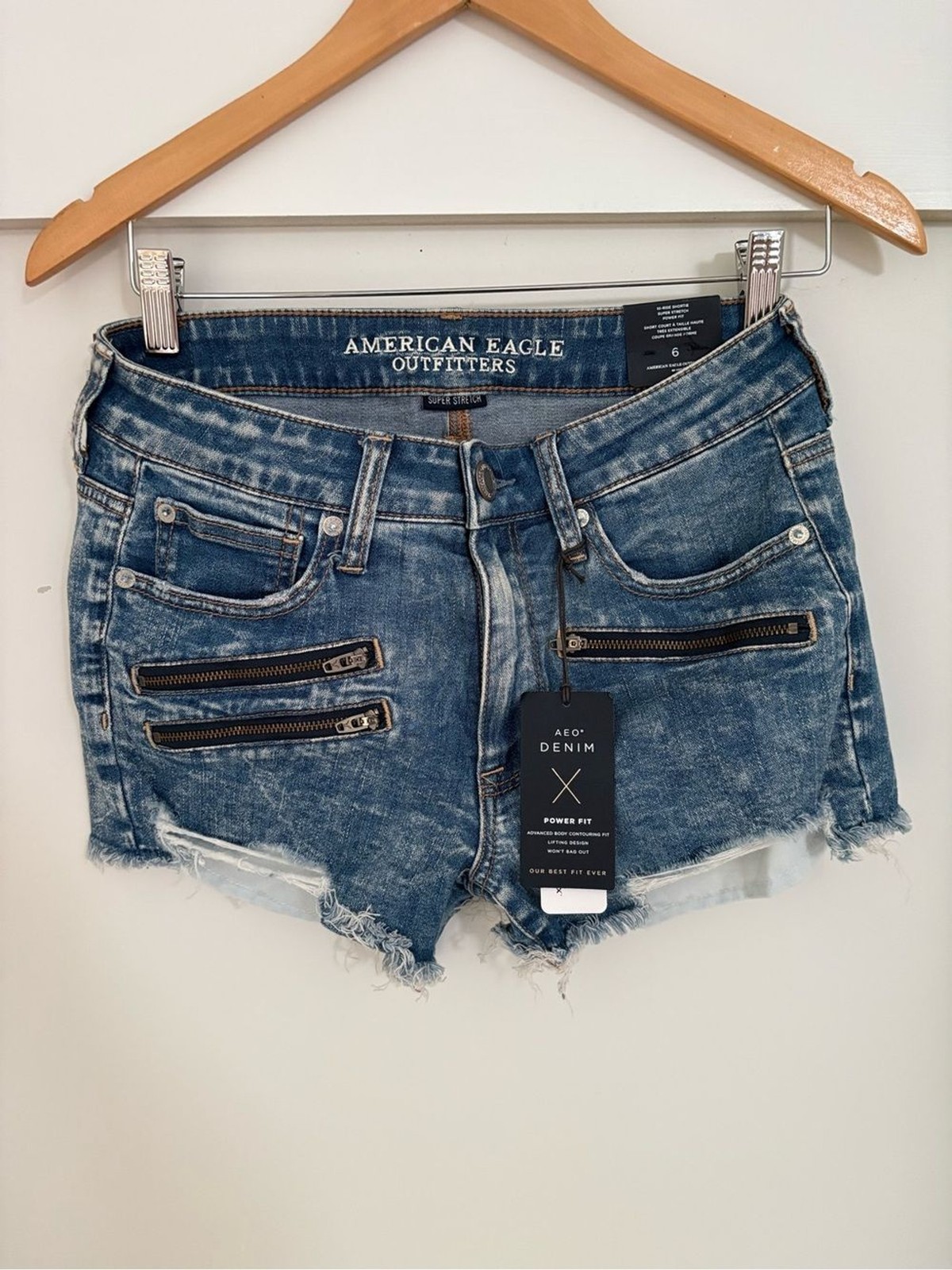 American Eagle Denim Blue Distressed Women\'s Denim Shorts NWT