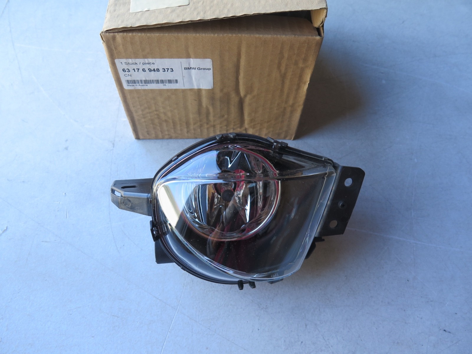 NOS OEM 06-08 BMW 325i 328i 330i 335i Left Fog Light 63176948373 (13D1) NOS OEM 06-08 BMW 325i 328i 330i 335i Left Fog Light 63176948373 (13D1)