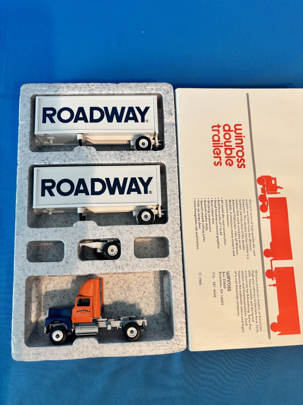 Winross Doubles, Roadway Express Inc. Orange & Blue Ford with Double Trailers