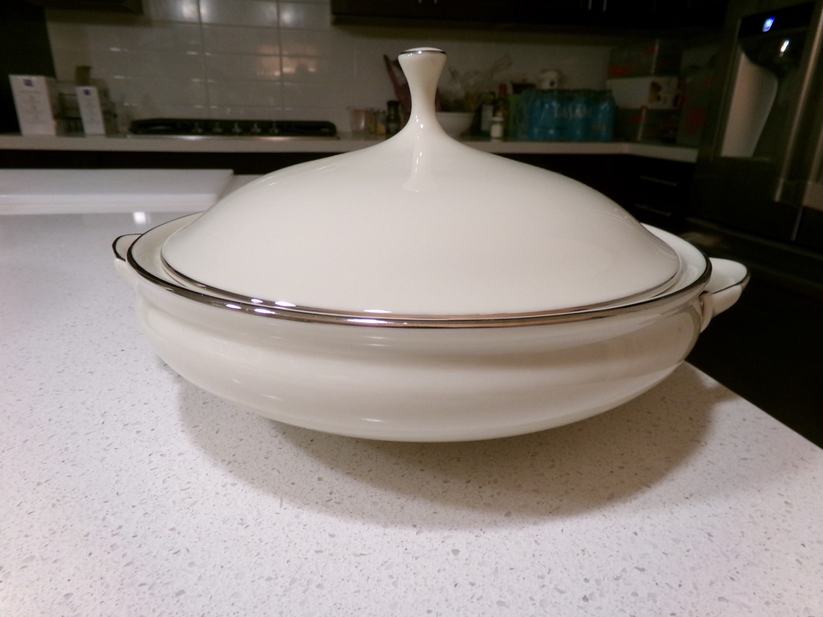 LENOX MONTCLAIR ROUND COVERED VEGETABLE SERVING BOWL NEW LENOX MONTCLAIR ROUND COVERED VEGETABLE SERVING BOWL NEW
