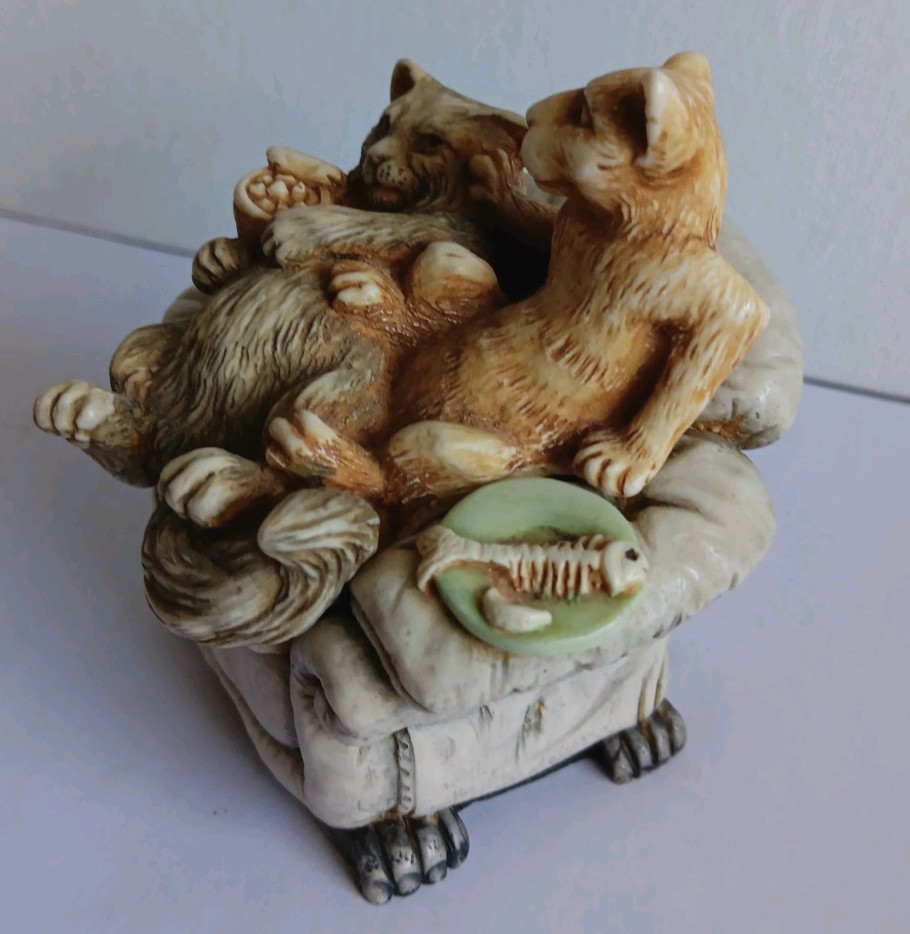 Harmony Kingdom Cats Trinket Box Disorderly Eating Signed 405/1000 Limited Harmony Kingdom Cats Trinket Box Disorderly Eating Signed 405/1000 Limited