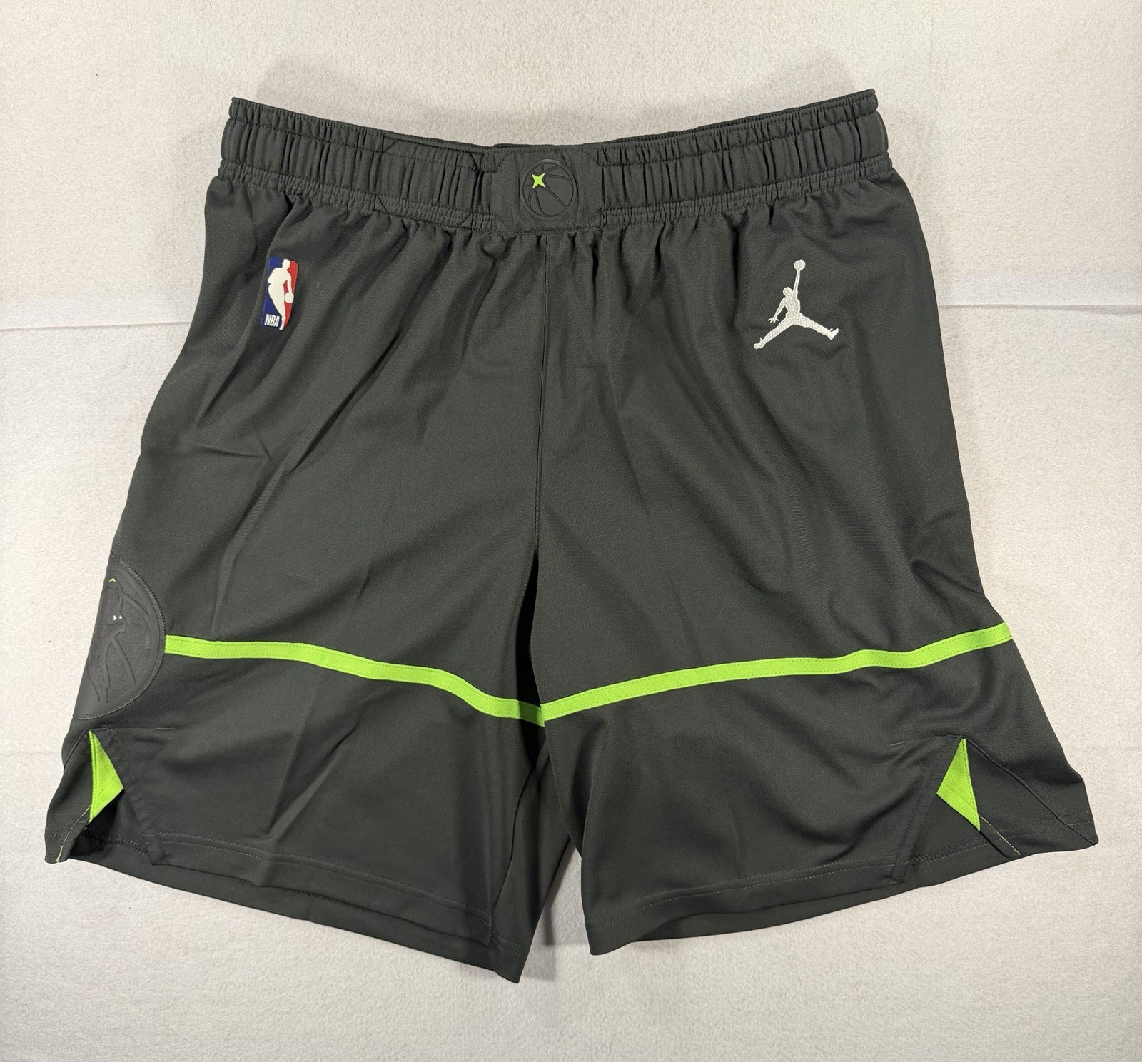 Minnesota Timberwolves Authentic On Court Game Shorts - Gray - 36R - Size M/L Minnesota Timberwolves Authentic On Court Game Shorts - Gray - 36R - Size M/L
