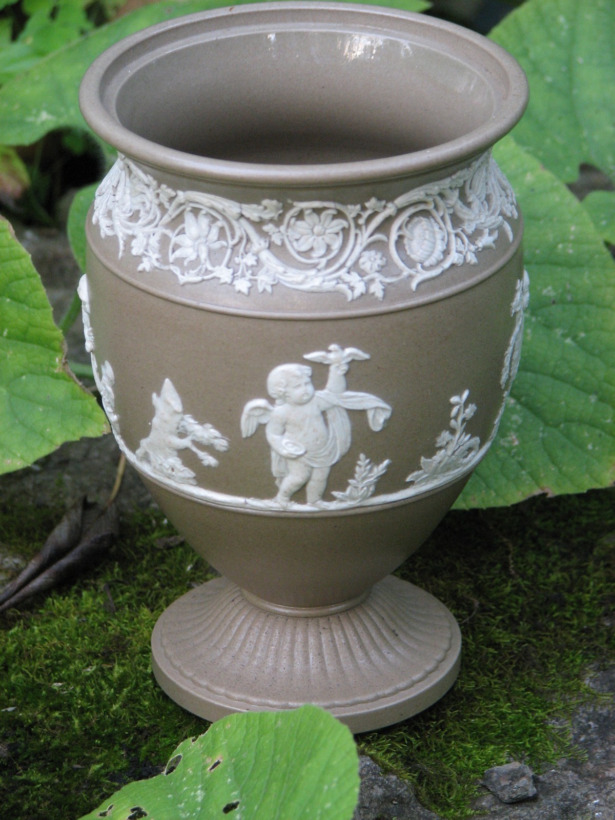 WEDGWOOD EARLY 19 CENTURY DRABWARE WITH 4 SEASONS CHERRUBS AND TOP ARABESQUE