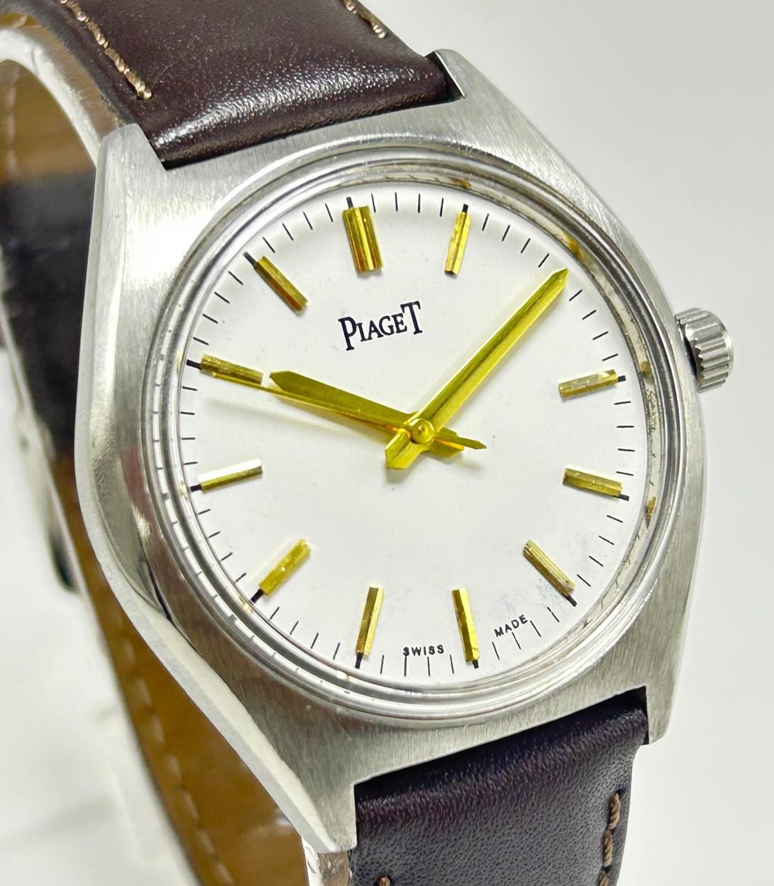 Vintage Piaget 17 Jewels Manual Winding Swiss Made White Dial Men's Wrist Watch.
