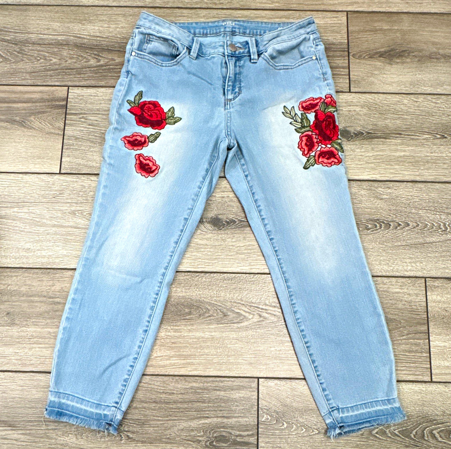 a.n.a Women’s Blue Ankle Skinny Jeans Light Wash Embroidered Rose Size 6