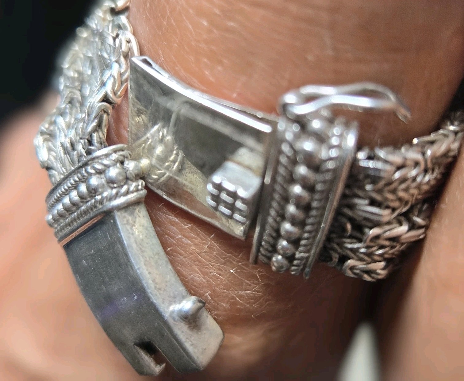 Retired Silpada B1452 Go Gorgeous  925 Byzantine Silver Bali Bracelet 8\