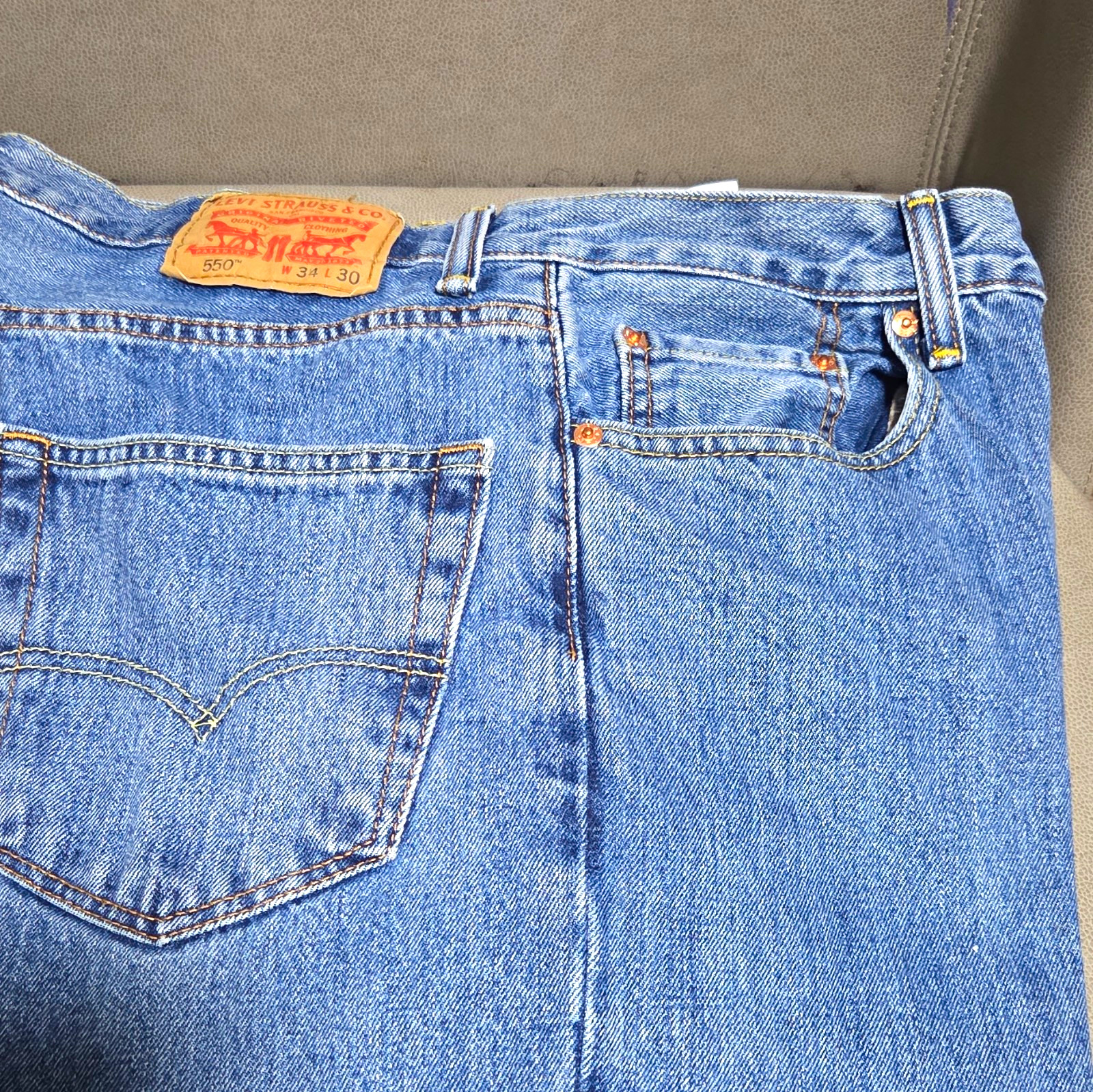 Levi\'s Men\'s 550 Blue Medium Wash Denim Jeans Relaxed Fit Straight 5-Pocket Levi\'s Men\'s 550 Blue Medium Wash Denim Jeans Relaxed Fit Straight 5-Pocket