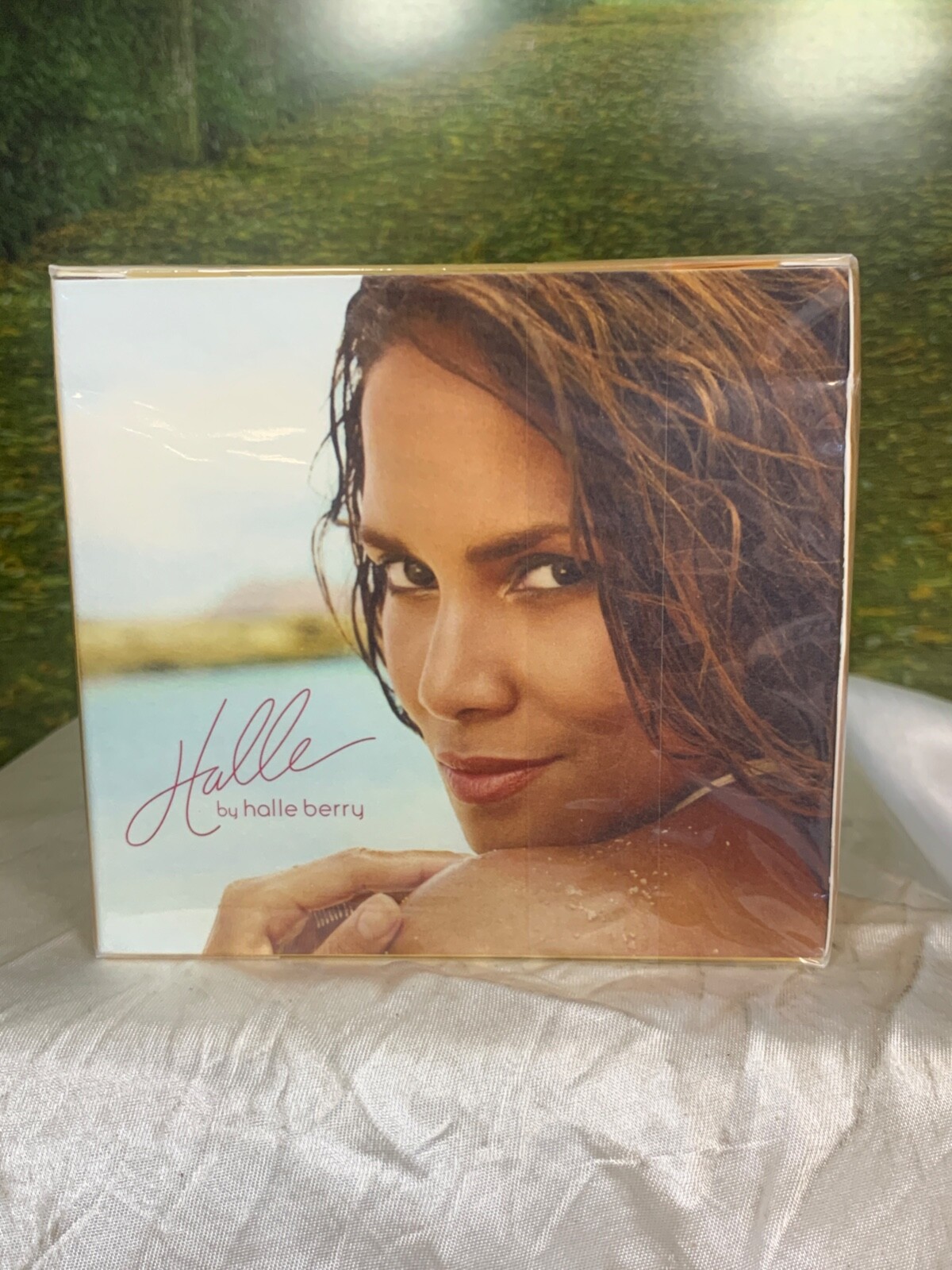 HALLE BY HALLE BERRY 50ML EDP SPRAY (NEW WITH BOX & SEALED) HALLE BY HALLE BERRY 50ML EDP SPRAY (NEW WITH BOX & SEALED)