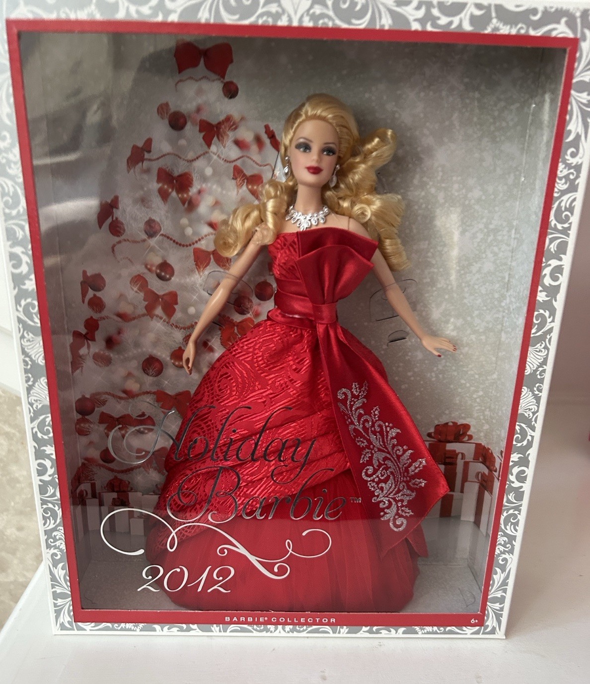 Mattel Barbie Collector's Edition 2012 Holiday Barbie Doll NRFB Mattel Barbie Collector's Edition 2012 Holiday Barbie Doll NRFB