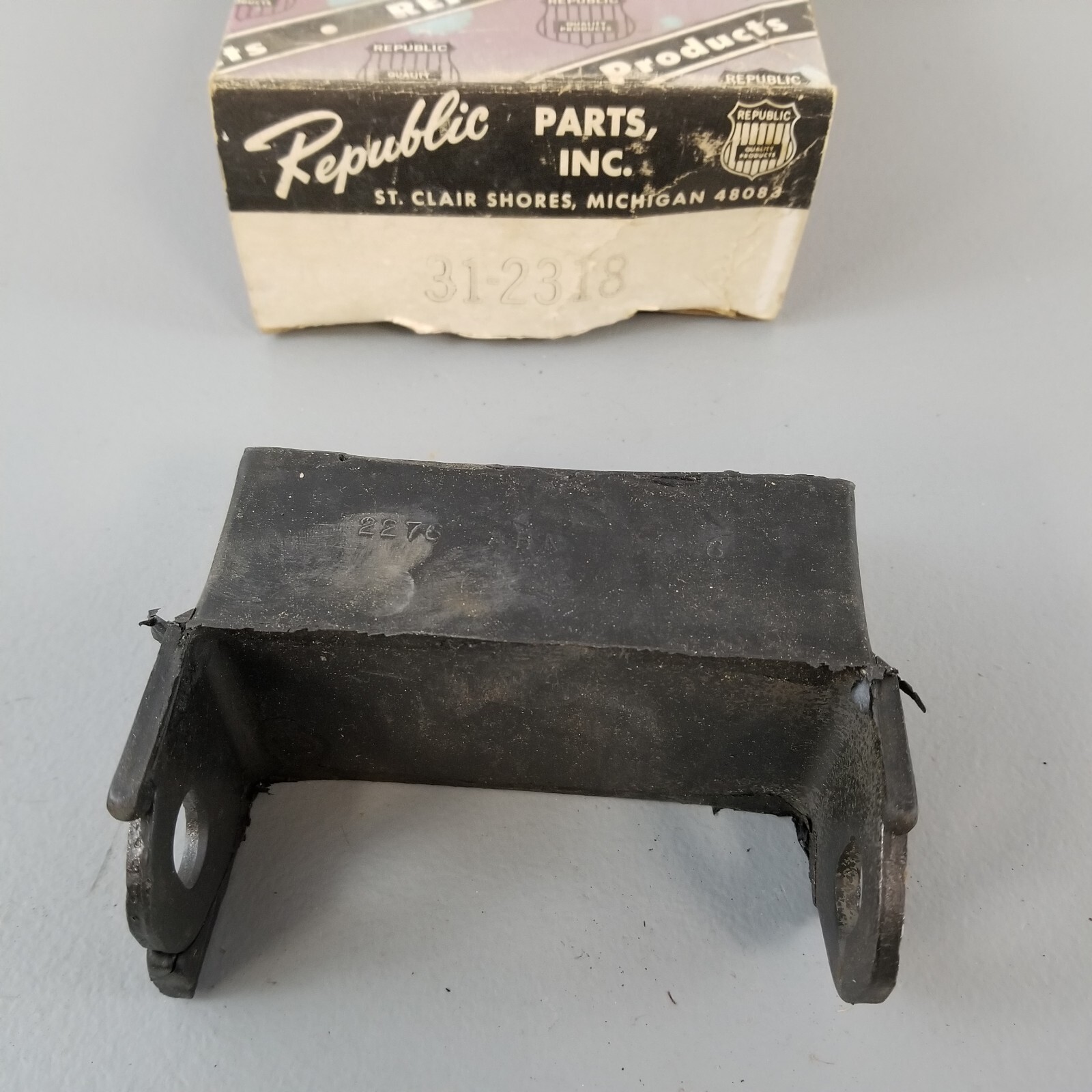 New NOS Engine Motor Mount Republic 31-2318 Vintage