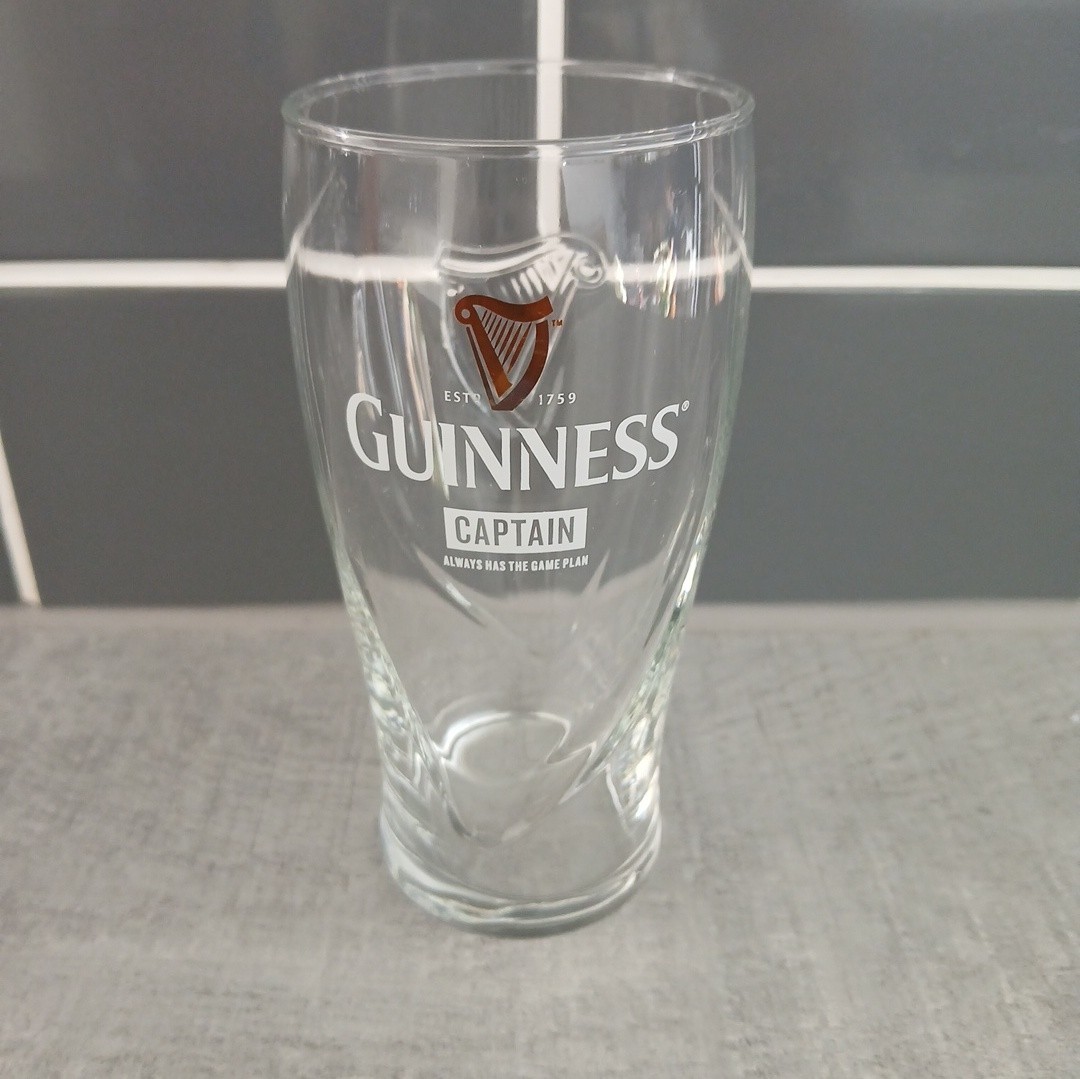 Guinness Glass Limited Edition Rugby Six Nations 450ml \'CAPTAIN\' Glass Embossed Guinness Glass Limited Edition Rugby Six Nations 450ml \'CAPTAIN\' Glass Embossed