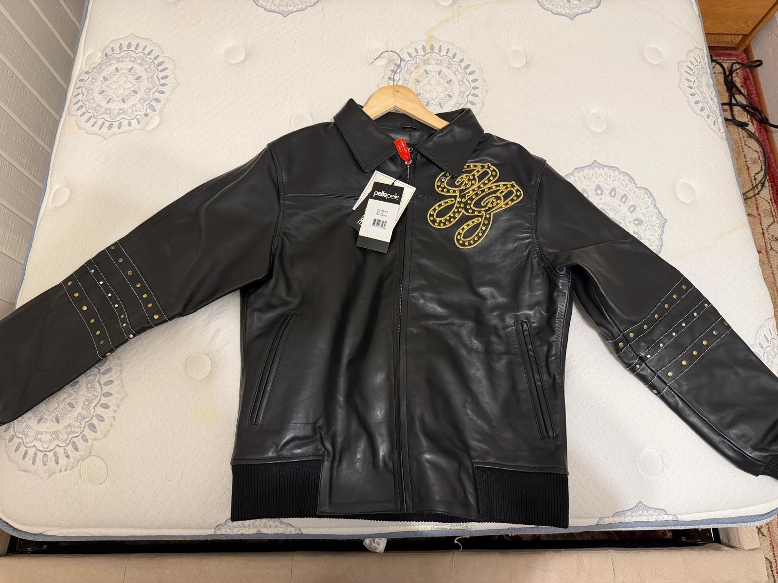 Pelle Pelle Gold-Studded Embroidered Logo – Size 2XL Pelle Pelle Gold-Studded Embroidered Logo – Size 2XL