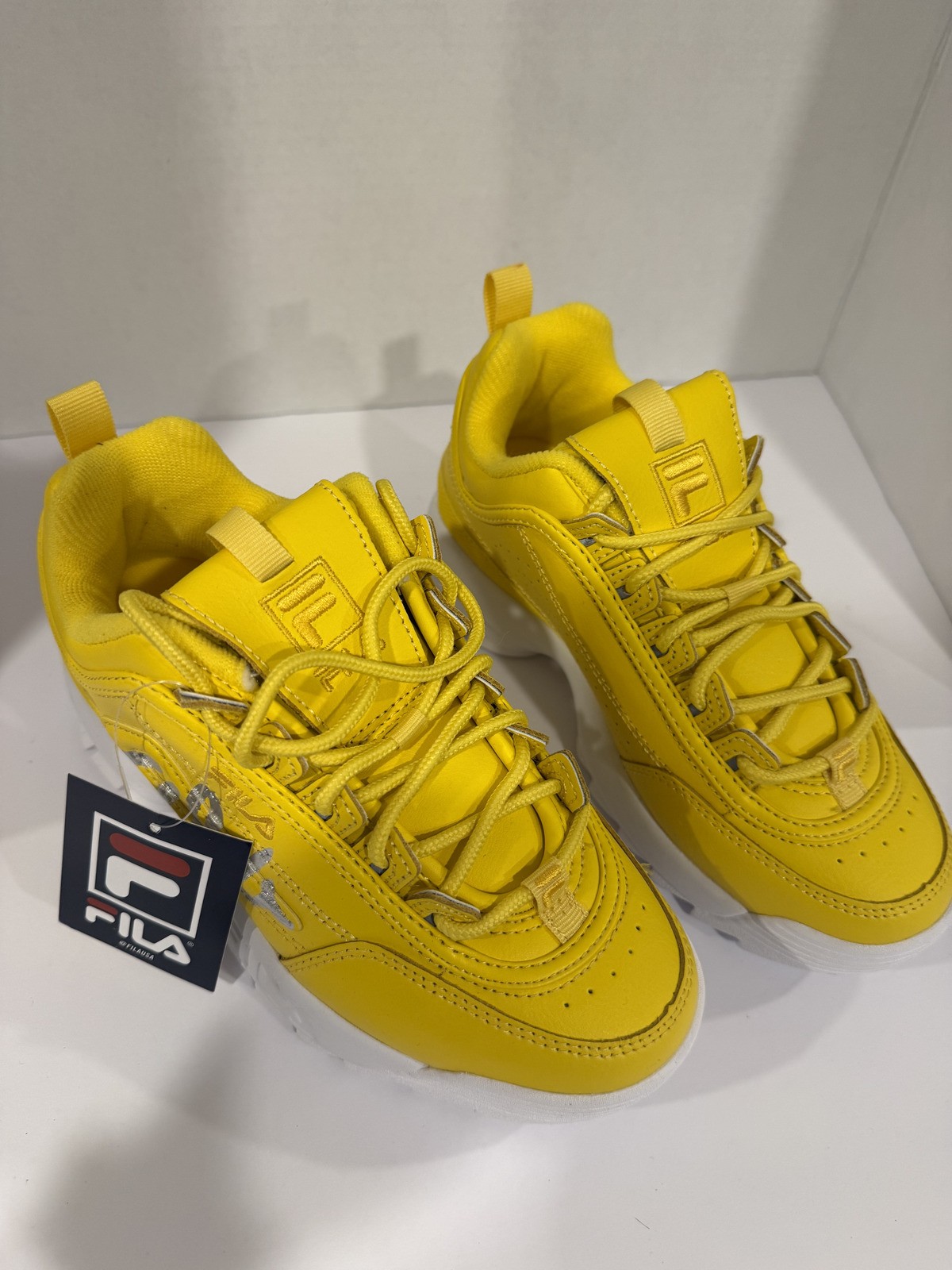 Kid's size 3 Fila Disruptor II Beautifull Brite Yellow Leather Sneakers Kid's size 3 Fila Disruptor II Beautifull Brite Yellow Leather Sneakers
