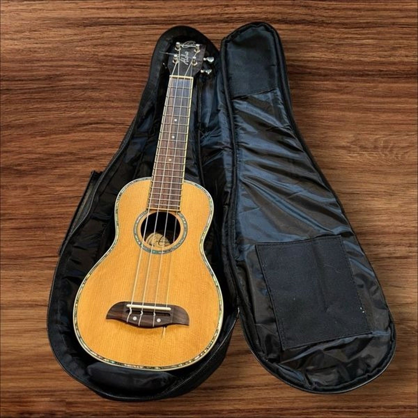 Oscar Schmidt by Washburn OU13 Soprano Ukulele Spruce Rosewood Abalone