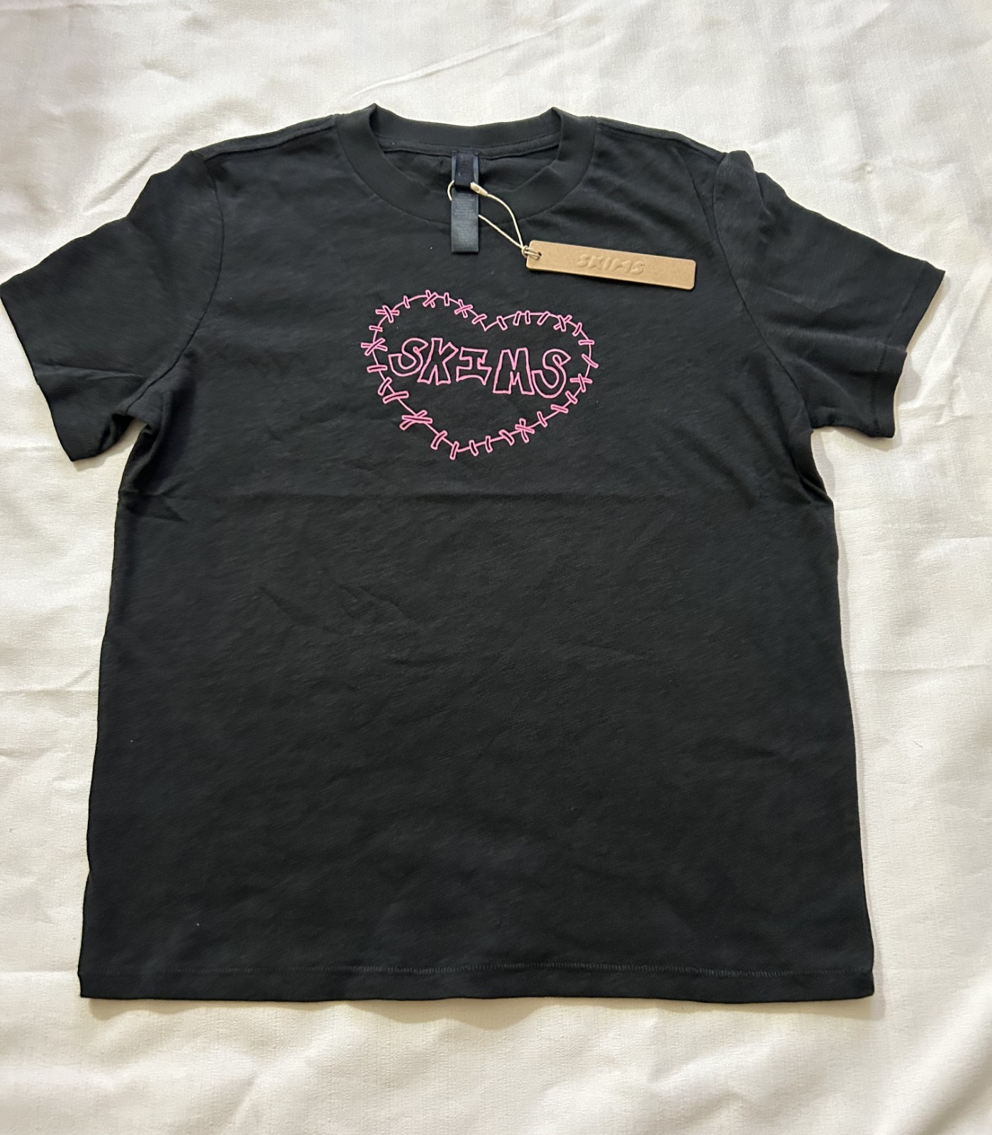 Skims NWT Worn In JerseyT-Shirt Washed Onyx Skims Heart Size Small Skims NWT Worn In JerseyT-Shirt Washed Onyx Skims Heart Size Small