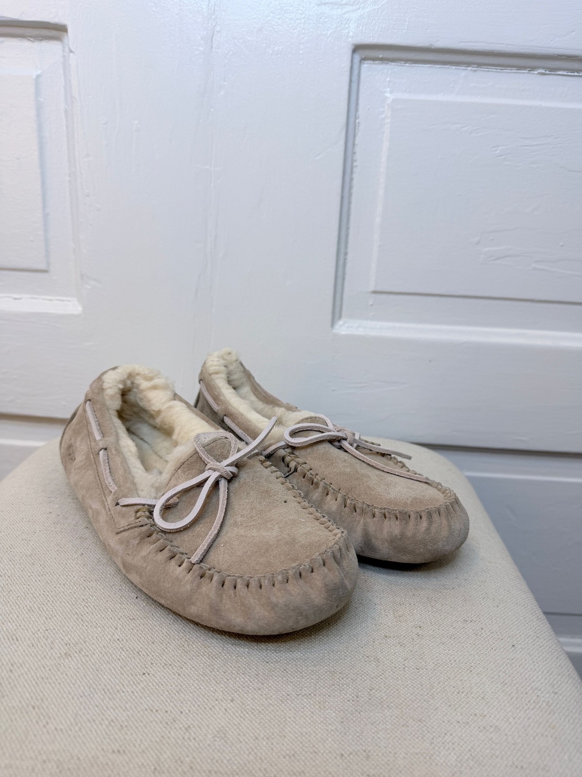 UGG Dakota Slippers Women\'s Size 7 UGG Dakota Slippers Women\'s Size 7
