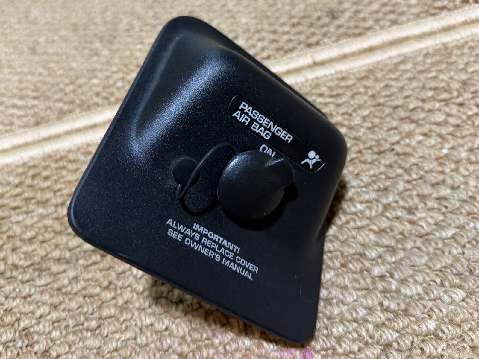 2001-2006 Jeep TJ Wrangler PASSENGER DISARM SWITCH Restraint Disconnect OEM 2001-2006 Jeep TJ Wrangler PASSENGER DISARM SWITCH Restraint Disconnect OEM