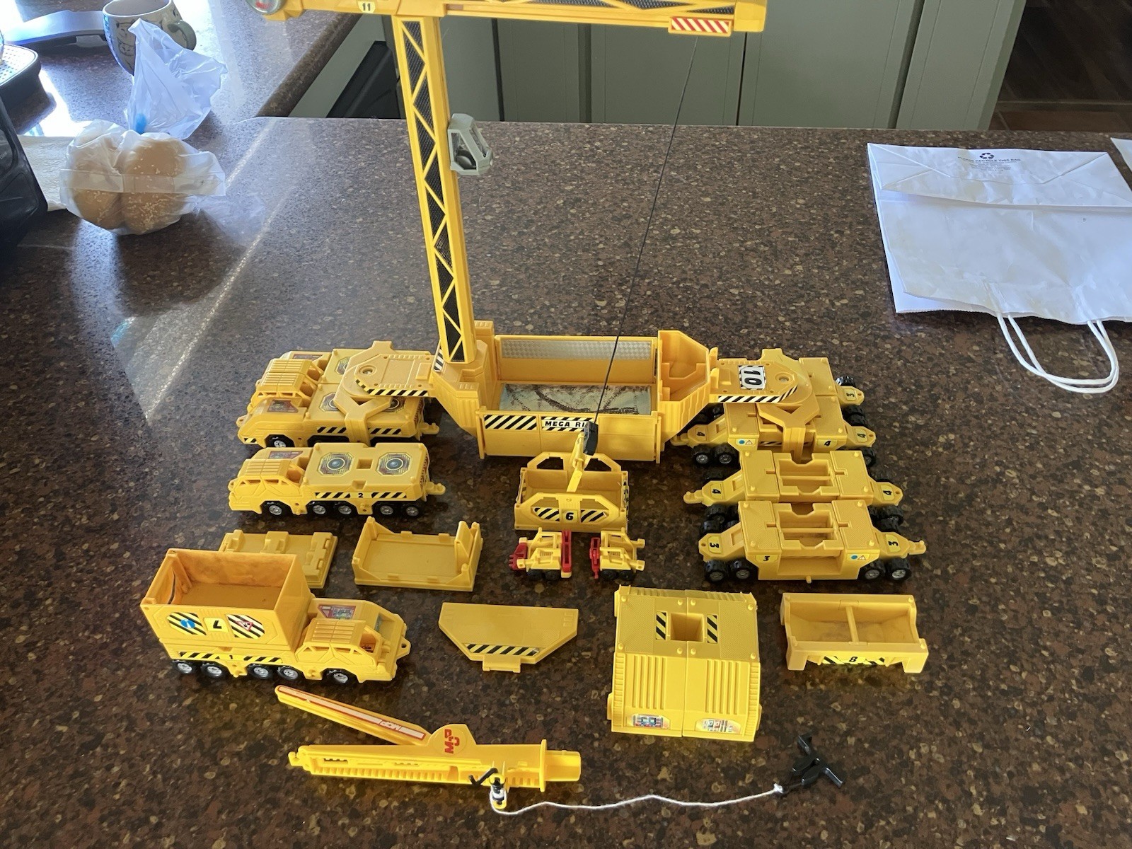 Hot Wheels Vintage Mattel 1996 Mega Rig Construction Site Playset W/extras Hot Wheels Vintage Mattel 1996 Mega Rig Construction Site Playset W/extras