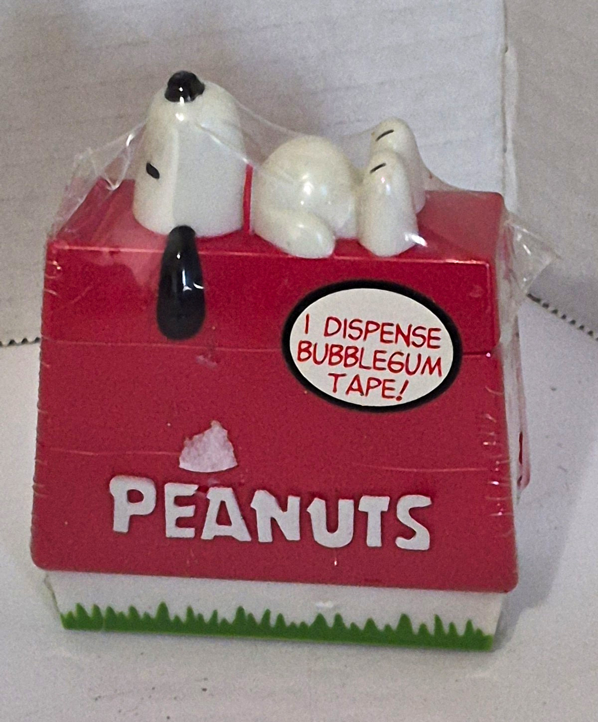 Vintage Peanuts Snoopy Doghouse Bubble Gum Tape Dispenser Sealed NOS