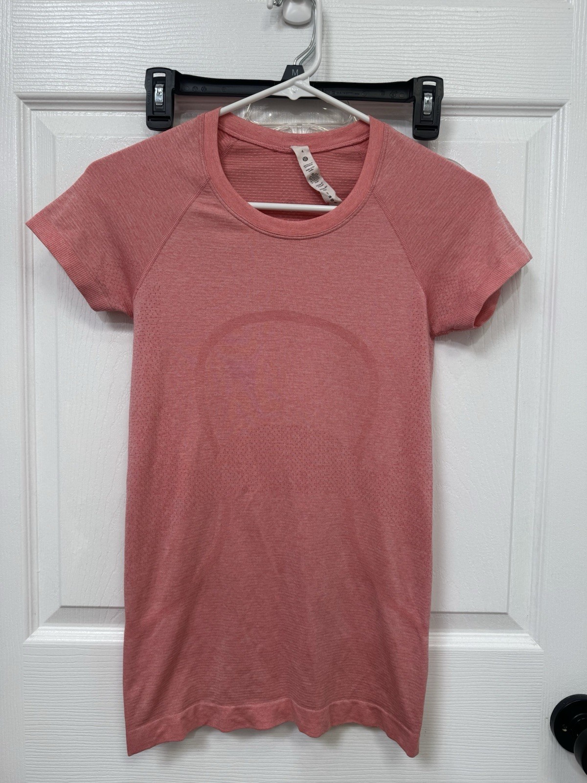 Lululemon Women\'s Short Sleeve Crew Neck Lightweight Shirt Top Size 4