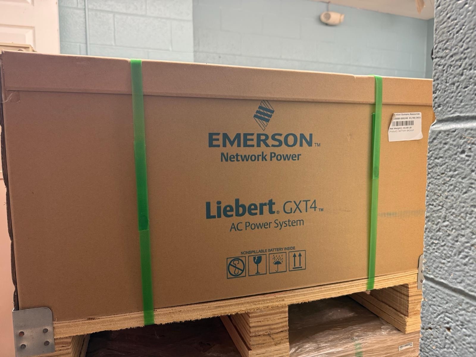 Emerson Liebert GXT4-6000RTL630 6000VA/4200W Rack/Tower Dual Conversion 208-240V