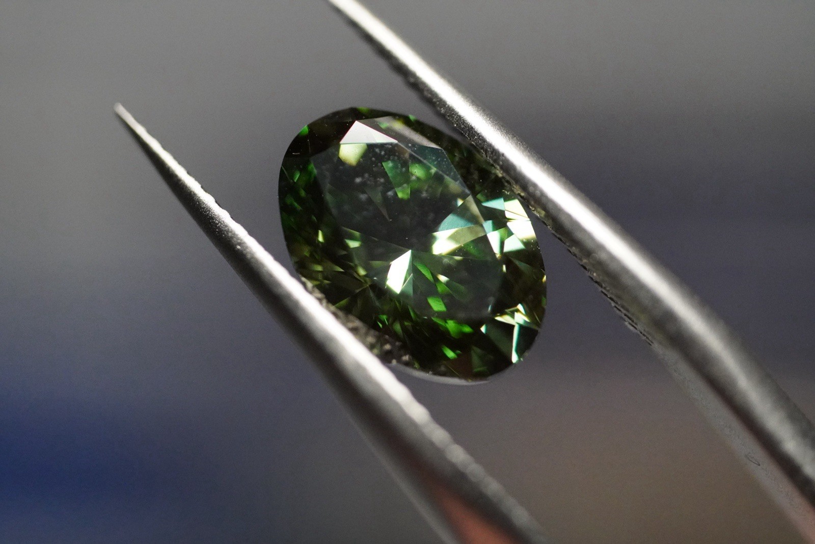 Fancy Vivid Green Oval Cut Diamond, 1.54ct, VS1,  IGI Certified Diamond
