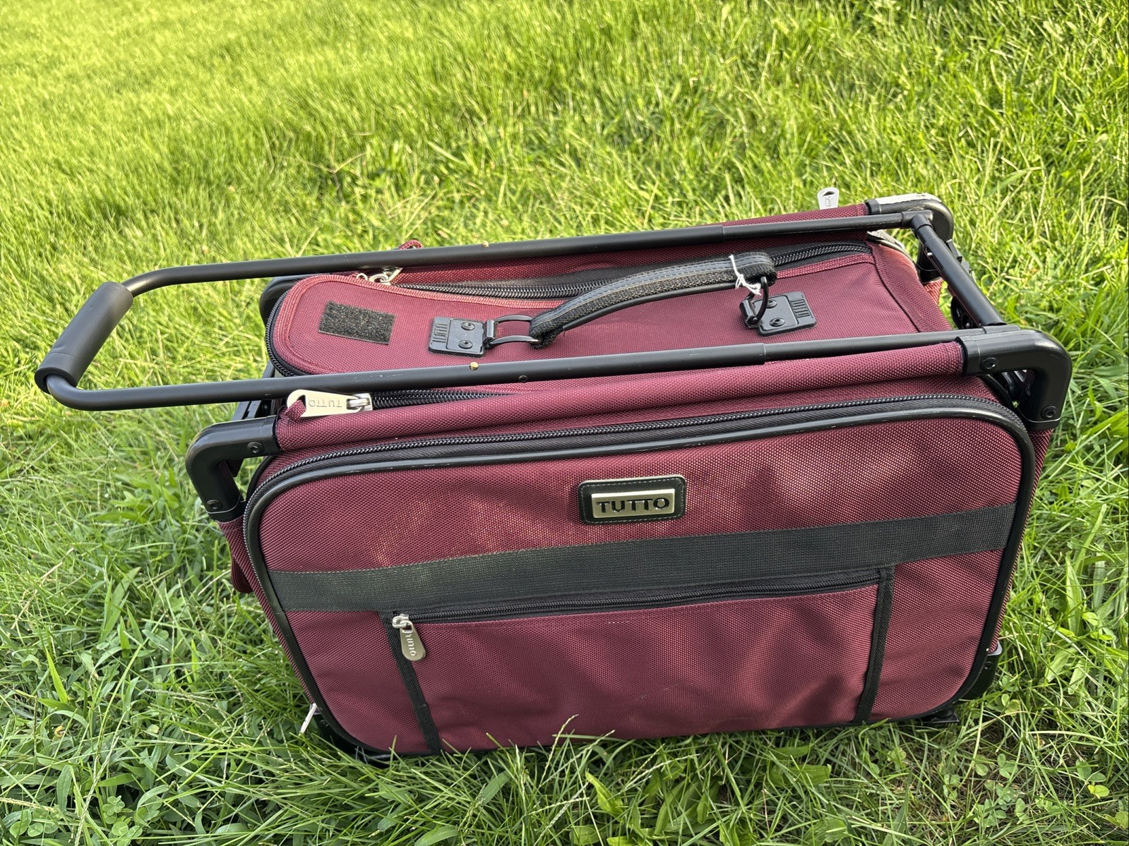 Tutto 4220MA Rolling Sewing Machine Case Burgundy 19x12x10 Wheeled