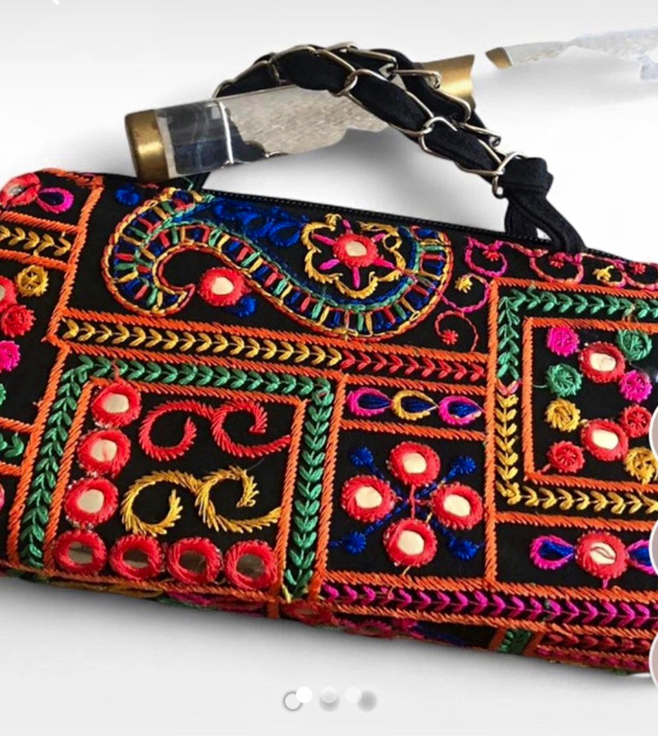 Kipling Embroidered Multicolor/Black Zip Shoulder Bag w/ Inner Pockets Kipling Embroidered Multicolor/Black Zip Shoulder Bag w/ Inner Pockets
