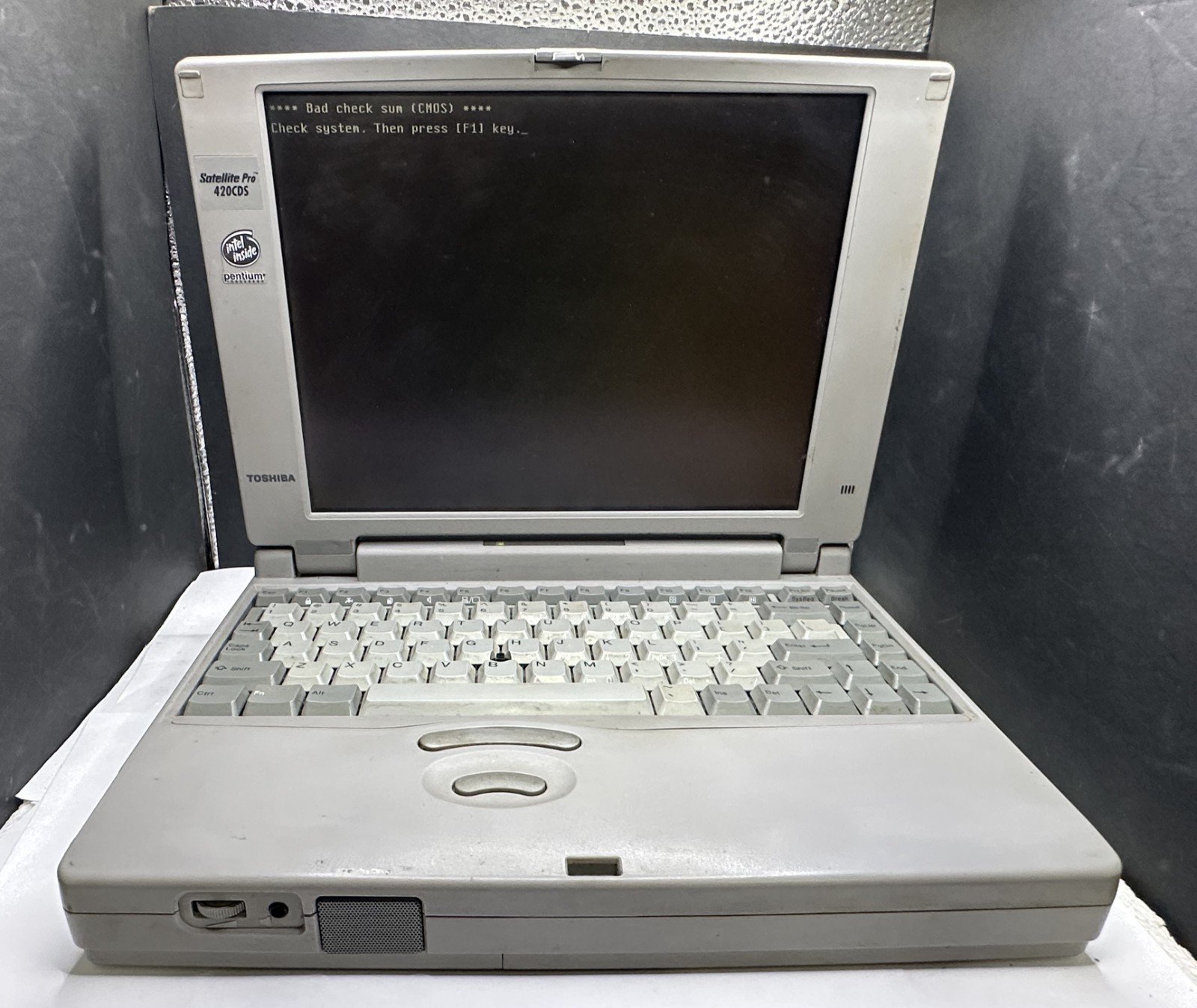 VINTAGE TOSHIBA SATELLITE PRO 420CDS LAPTOP, NO CD FLOPPY DRIVE   STRICTLY AS IS